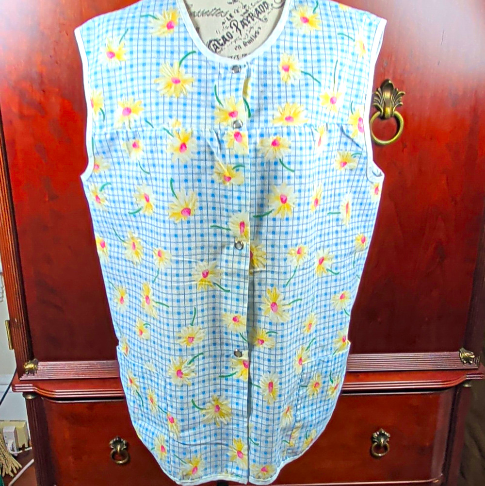VTG Tiger Lily Cobbler Apron Smock Blue Gingham Floral Snap Front Pockets Vest